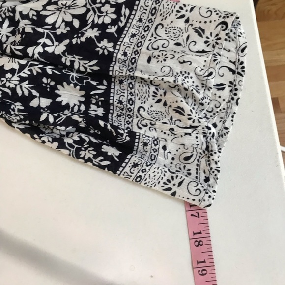 5th Love size medium Navy & white print off shoulder , 3/4 bell sleeves - Picture 5 of 9